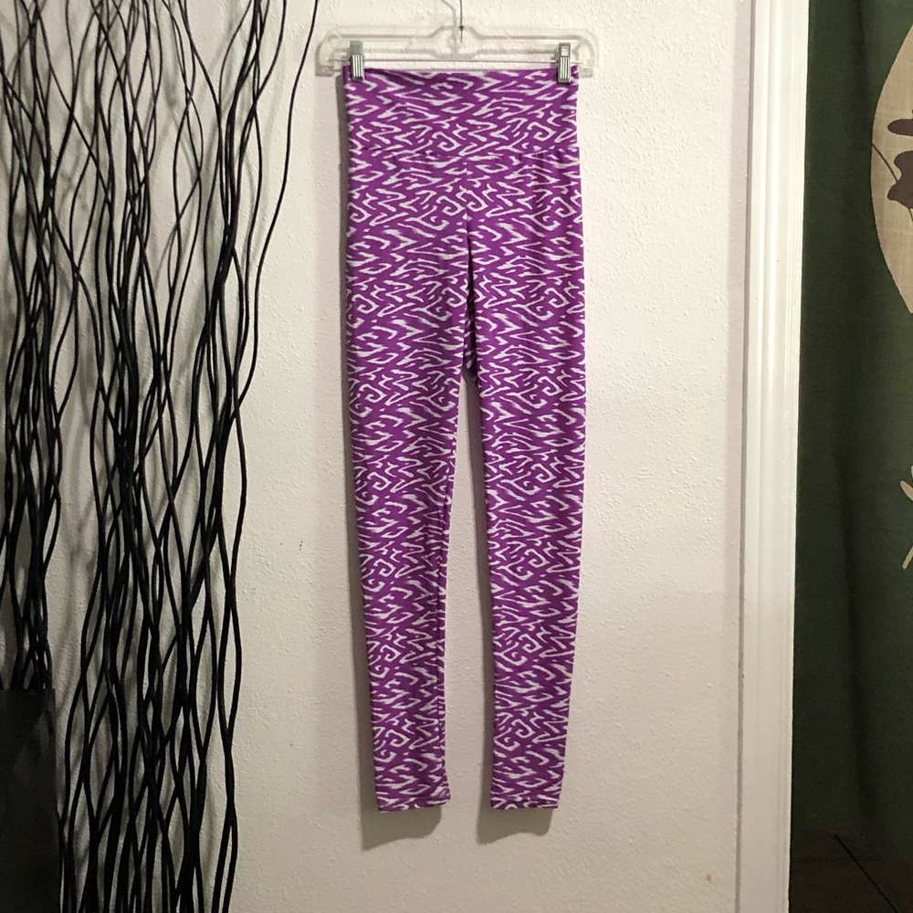 Coquetry Clothing Purple & White Leggings Size M
